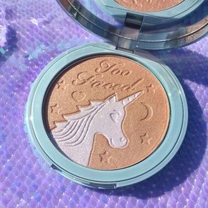 Too Faced Bronzer unicorn tears lifes a festival